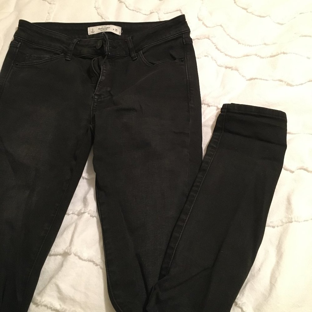 black ripped skinny jeans